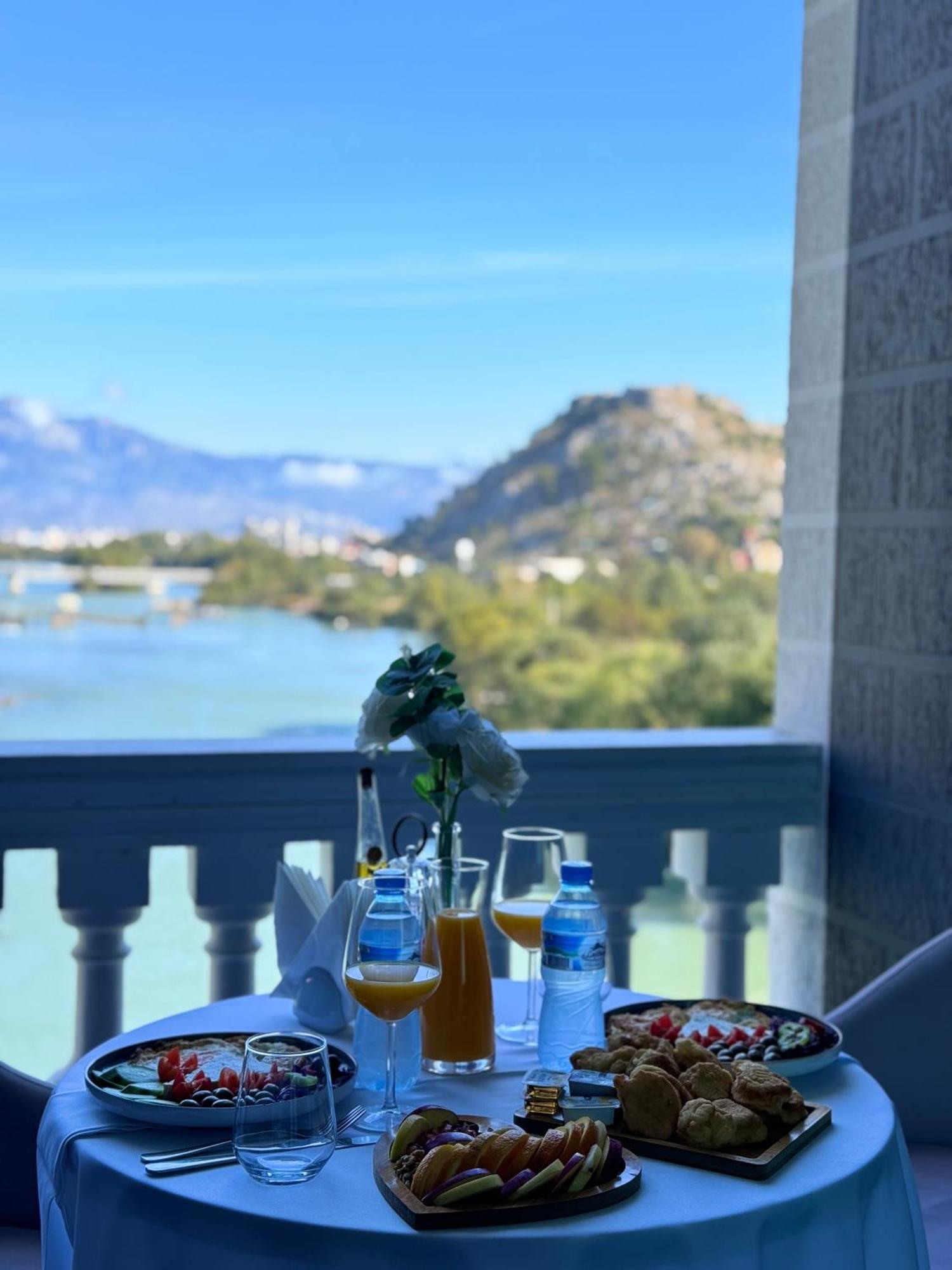Prince Of Lake Hotel Canaj Екстериор снимка