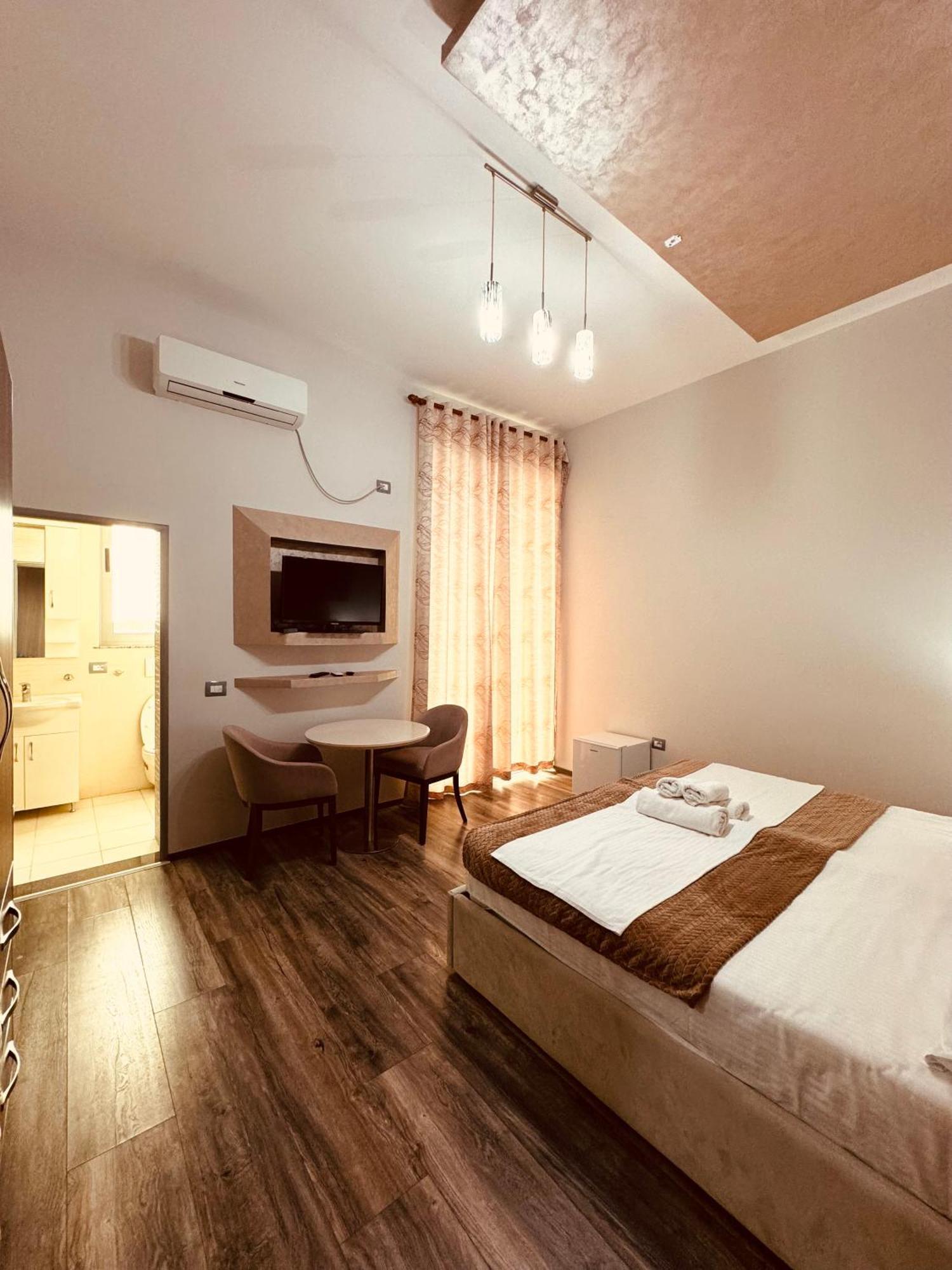 Prince Of Lake Hotel Canaj Екстериор снимка