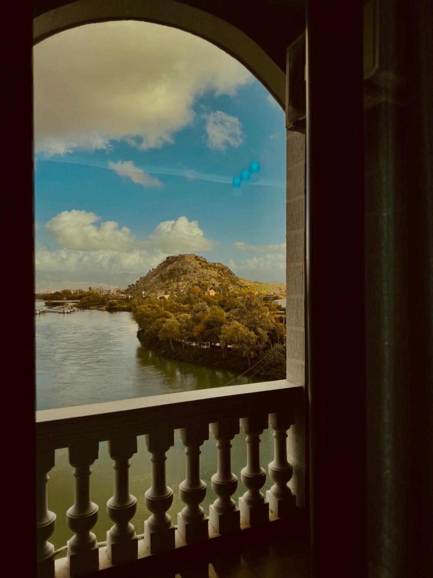 Prince Of Lake Hotel Shkodër Екстериор снимка