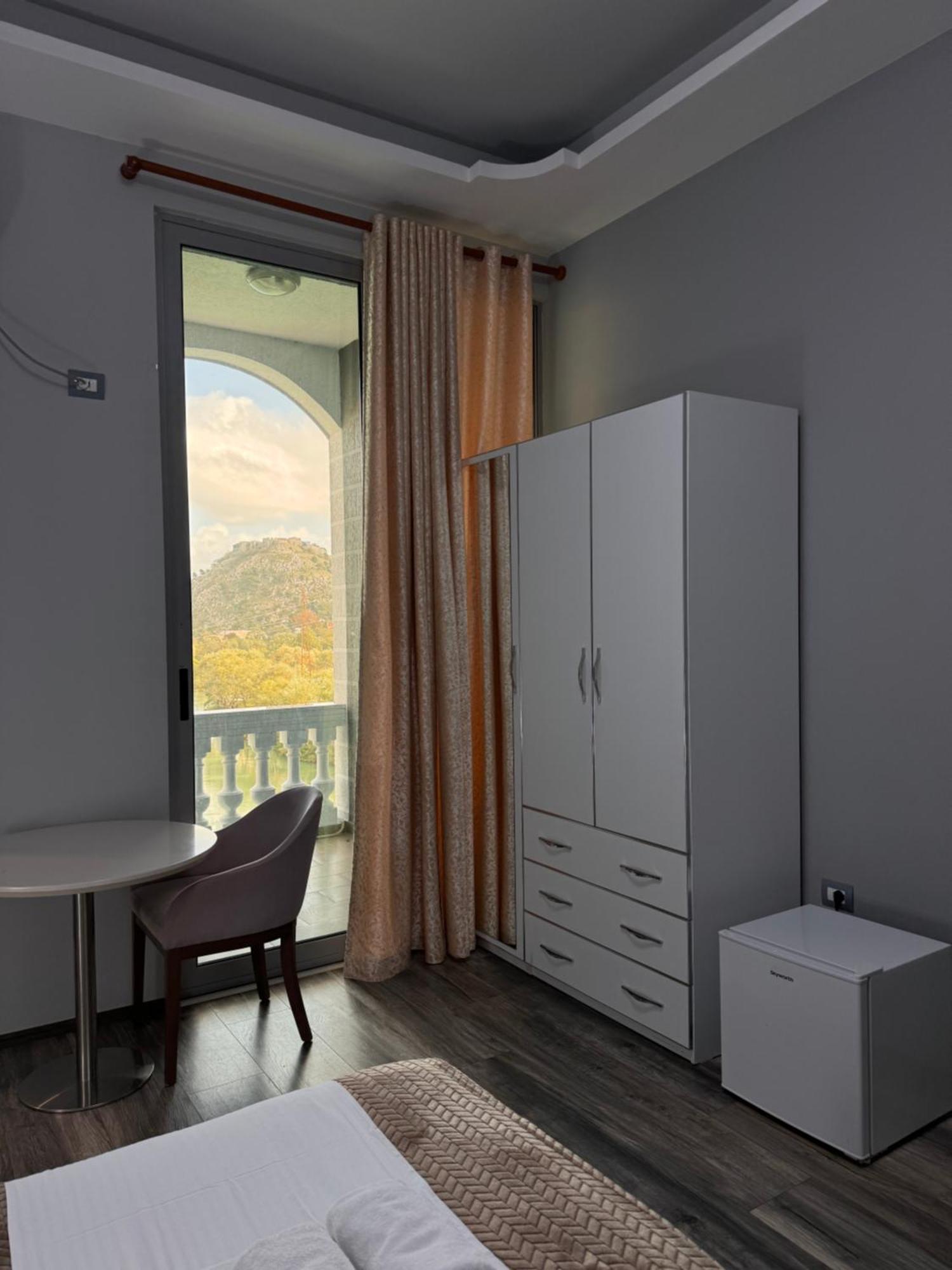 Prince Of Lake Hotel Canaj Екстериор снимка