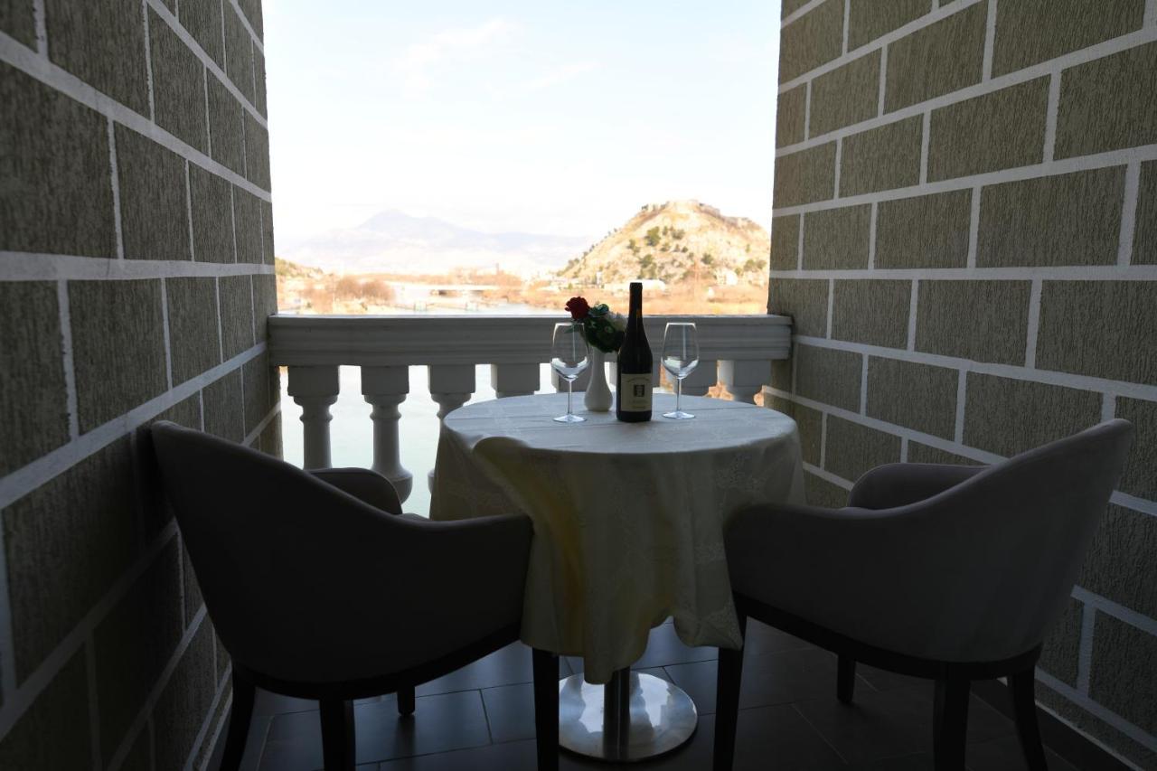 Prince Of Lake Hotel Canaj Екстериор снимка